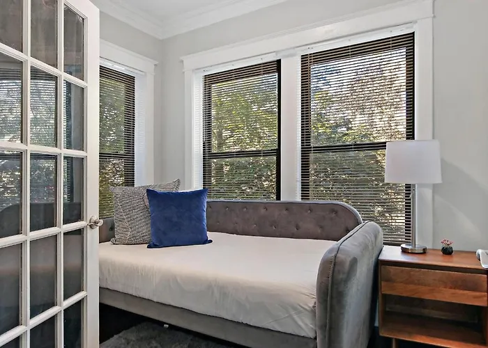 Apartment Comfy And Chic 2br Close To Shops - Sunnyside 2f Chicago