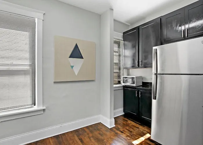 Comfy And Chic 2br Close To Shops - Sunnyside 2f *