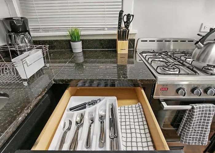 Comfy And Chic 2br Close To Shops - Sunnyside 2f