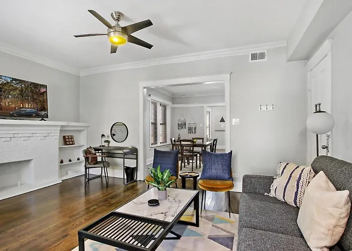 Comfy And Chic 2br Close To Shops - Sunnyside 2f Apartment *